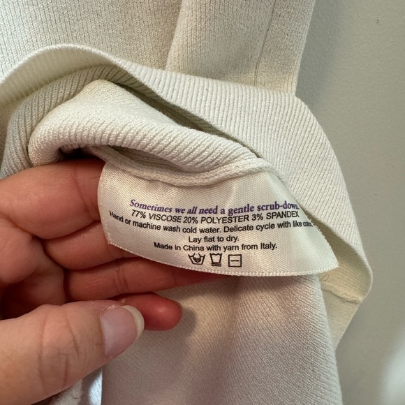 M.M. LAFLEUR White Sleeveless Top - Picture 2 of 5